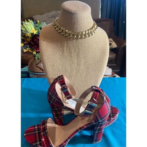 Gorgeous Statement Necklace - Picture 3 of 9